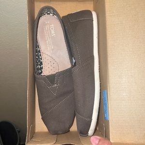 Women’s Tom’s in hunter green